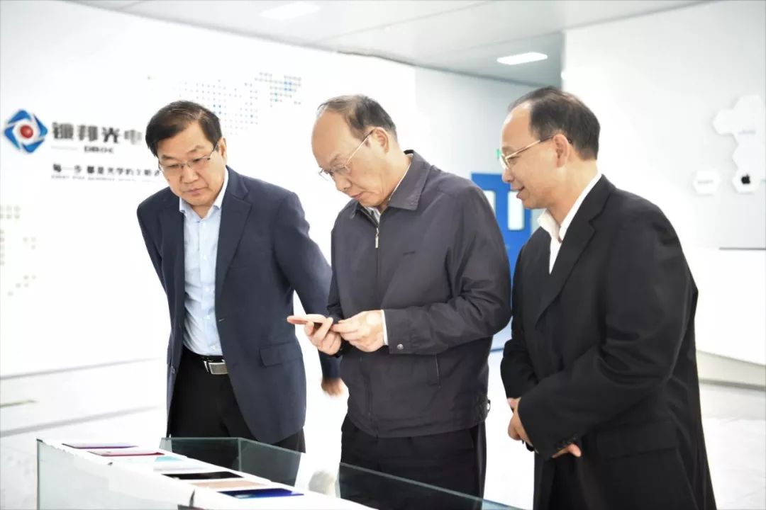 向经营产品转变 向经营品牌转变——徐平调研中光学集团