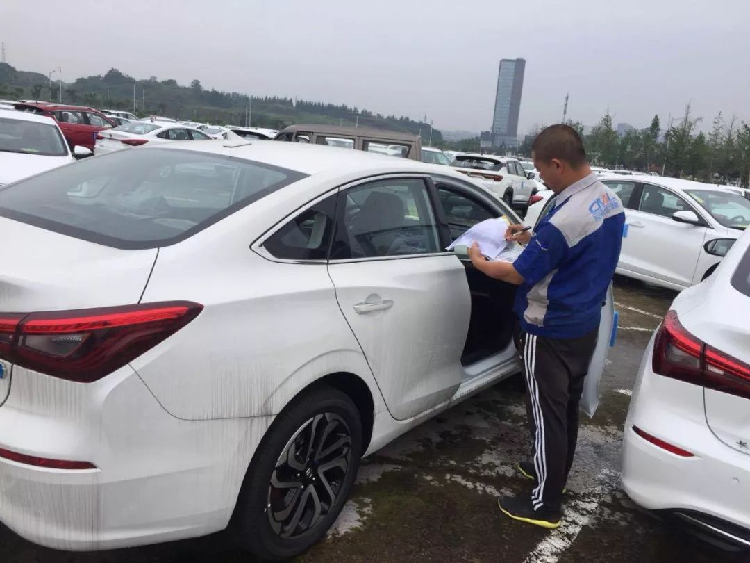 可敬！国庆中的兵装身影