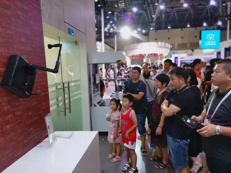 实力跨界,瞧瞧他们的机器人家族